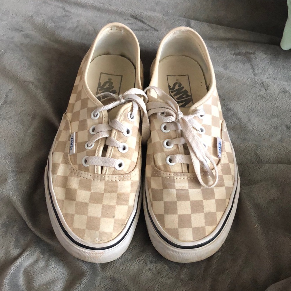 Checkered lace up vans!